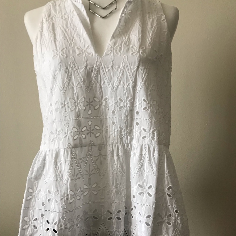 💛LOFT White eyelet tank💛